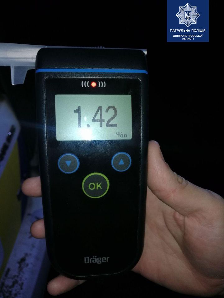 Под Днепром пьяный мужчина пытался сбежать от полиции на автопогрузчике (ФОТО)