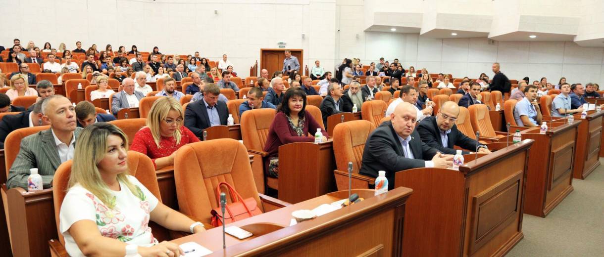 День Святого Валентина, юмор и работа: как прошла неделя у днепровских депутатов