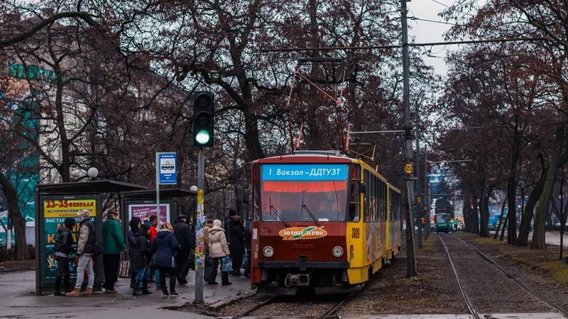 Плануйте маршрут завчасно! Сьогодні у Дніпрі призупиняється рух трамваїв