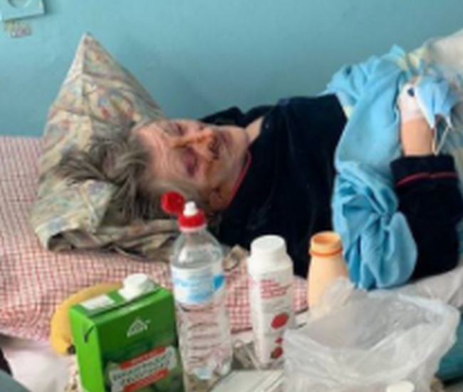 В Днепре для зверски избитой 70-летней консьержки собирают помощь