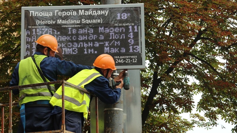 Електронні табло та Д-Транспорт: у Дніпрі поновлюють роботу сервісів для зручного користування громадським транспортом