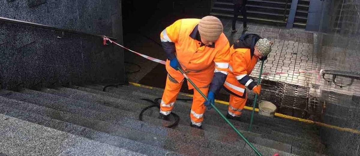 154 км дорог и 77 объектов: сотрудники ГСЧС продолжают санитарную обработку улиц и социально важных объектов Днепропетровщины