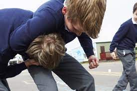 Вопиющий инцидент в Днепре: папа натравил своего ребенка на девочку