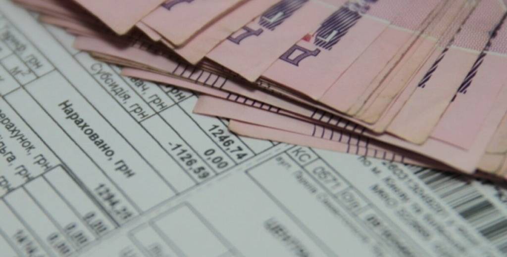 В Украине начнут “выбивать” долги по коммуналке: выселение из квартиры, вычет по ползарплаты и другие способы