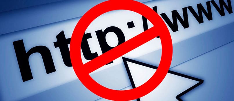 Скаржіться на акаунти, що розповсюджують фейк про ситуацію в Україні