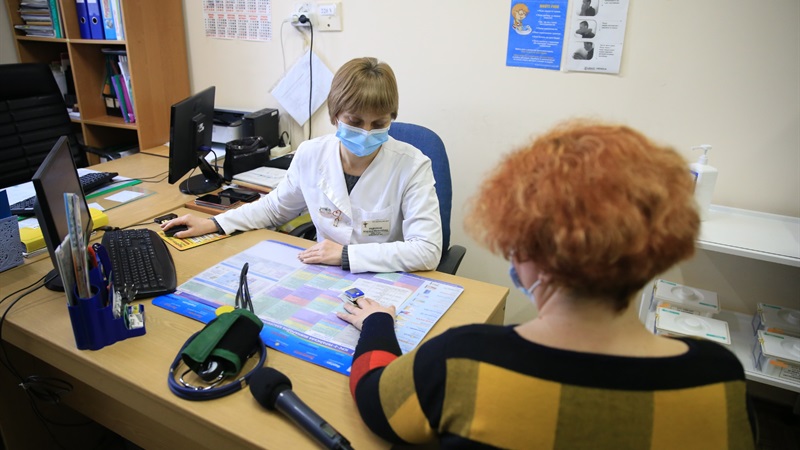 Дніпрянам розповіли, чи оплачуються лікарняні під час простою