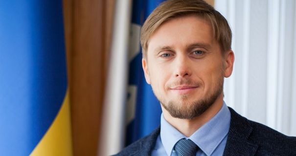 Киндер палит деньги: бывший губернатор Днепропетровщины Александр Бондаренко спустил миллионы на ремонт тротуаров