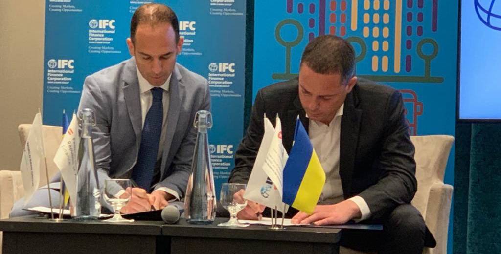 Мэр Каменского подписал меморандум о сотрудничестве с IFC