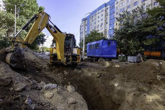 Глобальная стройка в Днепре: легендарная лужа возле АТБ останется в прошлом (ФОТО)