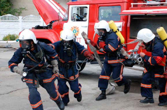Ночью в Днепре сгорел внедорожник (ФОТО)