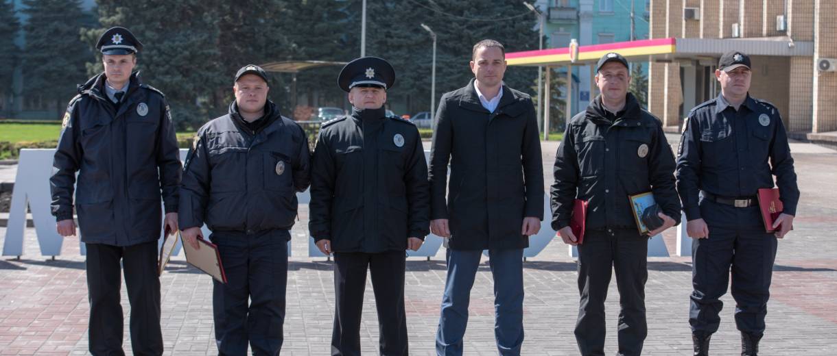 Каменских полицейских наградили за задержание опасного преступника