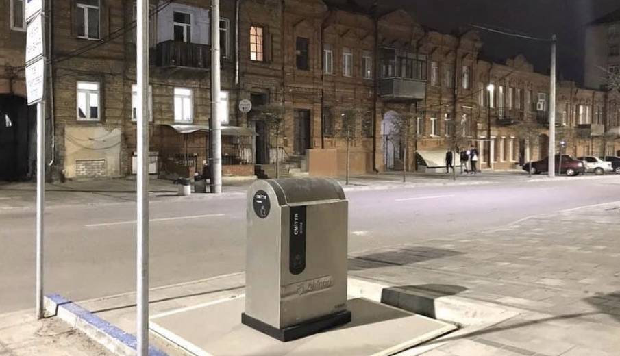В центре Днепра появился подземный контейнер для сбора мусора