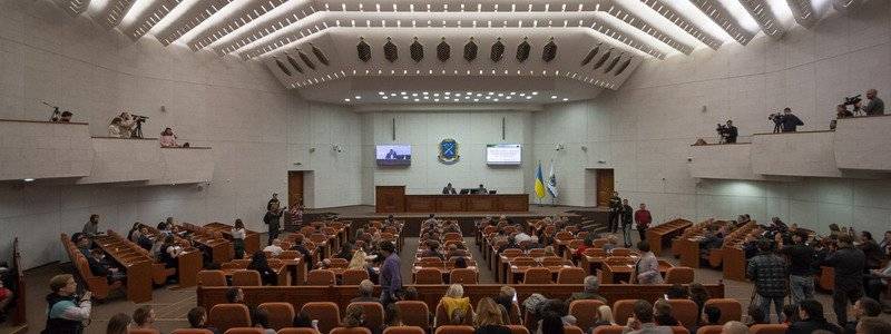 Сессия, почтение и работа на округах: чем порадовала неделя днепровских депутатов (фото, видео)