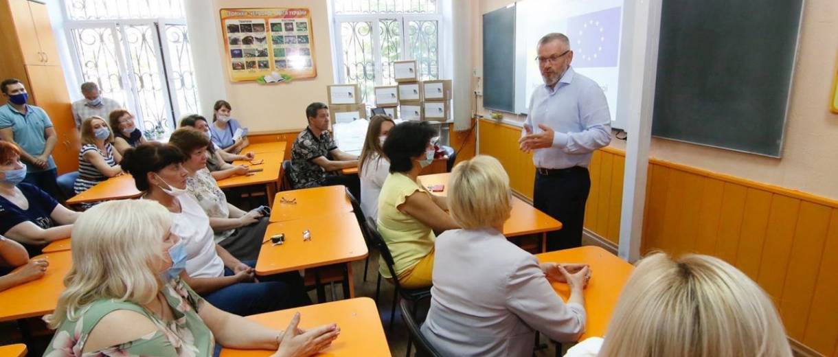 Вилкул: «Наш Блок «Украинская перспектива» внедрит страховую медицину в Днепропетровской области и запрет на закрытие учебных заведений»