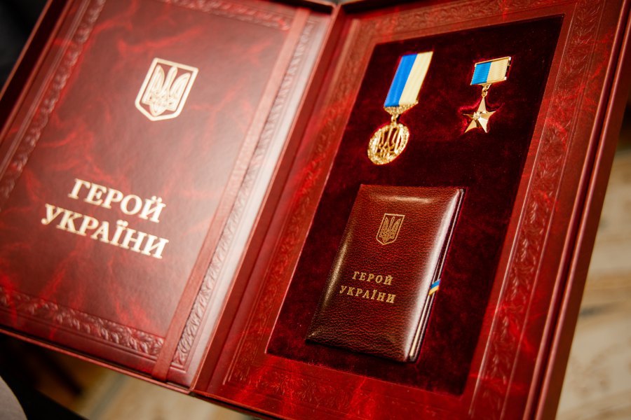 Семье ракетчика из Днепра вручили высшую награду государства
