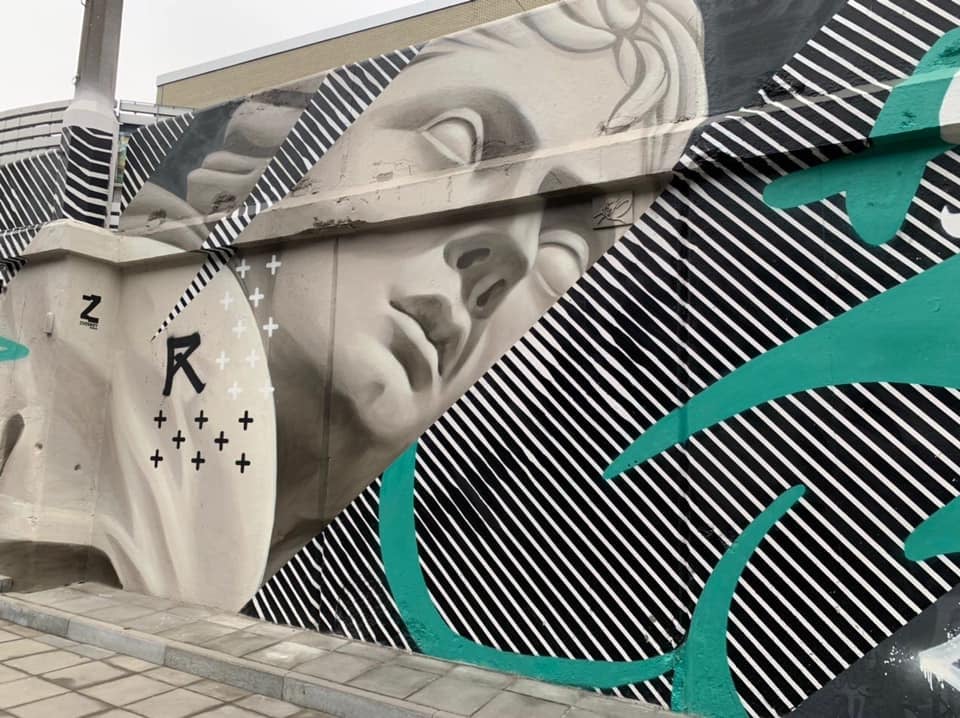 Днепровский художник совместил несовместимое: в центре появился уникальный мурал с богиней Дианой (ФОТО)