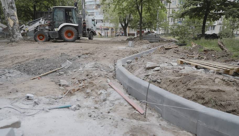 У Дніпрі на проспекті Героїв облаштовують зону відпочинку
