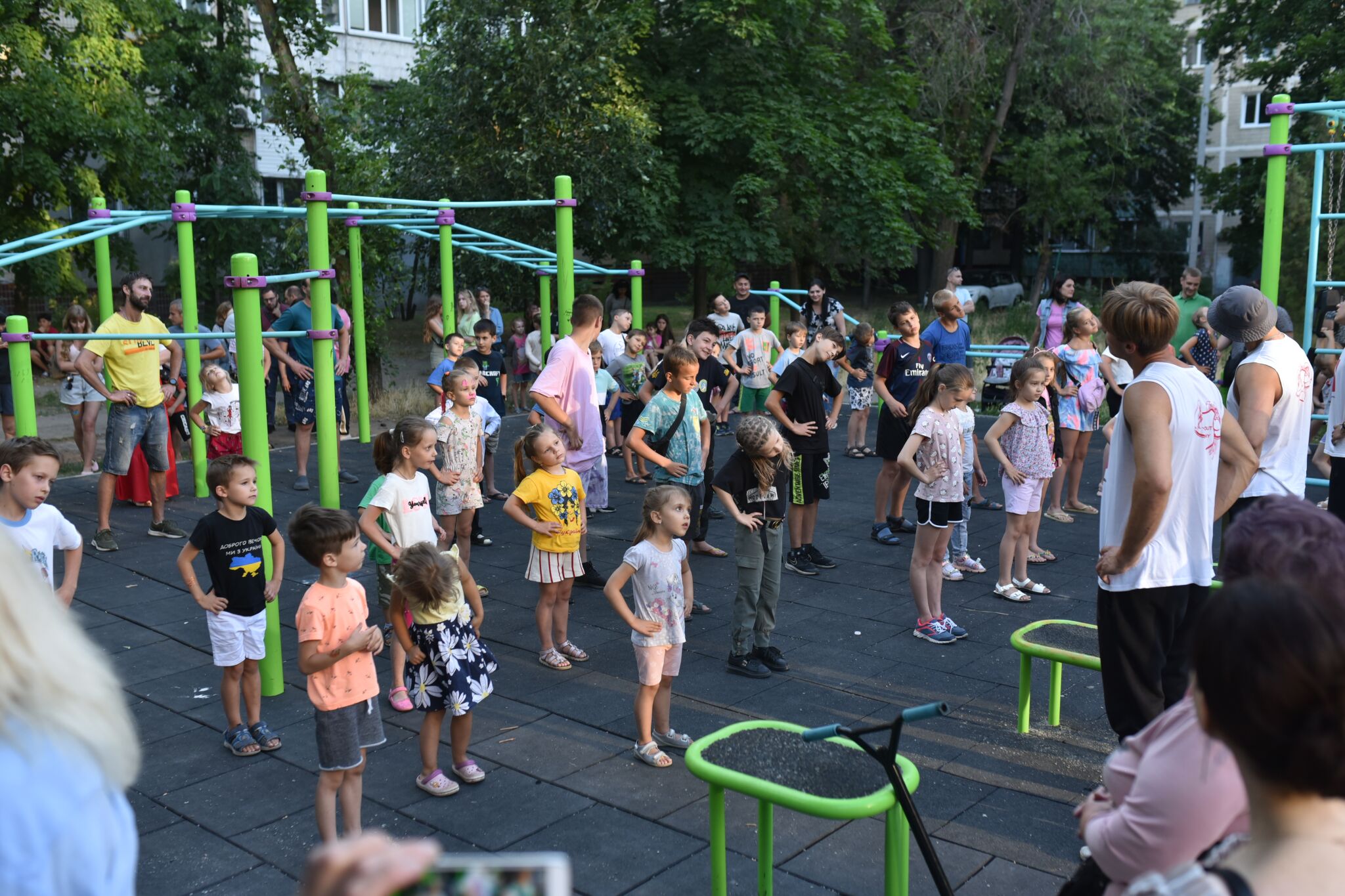 У Дніпрі на Янтарній відкрили новий сквер, дитяче містечко та спортивний майданчик