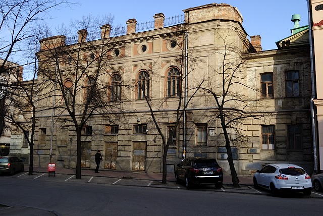 В Днепре никак не поделят Английский клуб. Тем временем здание разрушается (ВИДЕО)