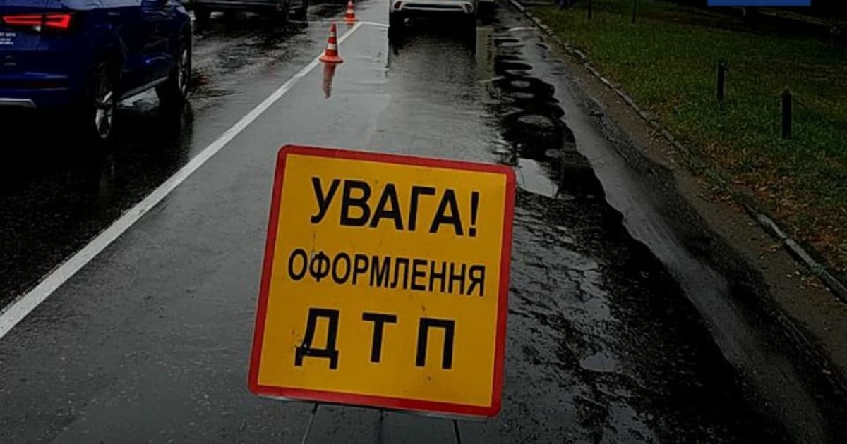 В аварії на Березинці, де зіштовхнулися ВАЗ і тролейбус, загинула пасажирка, є й постраждалі