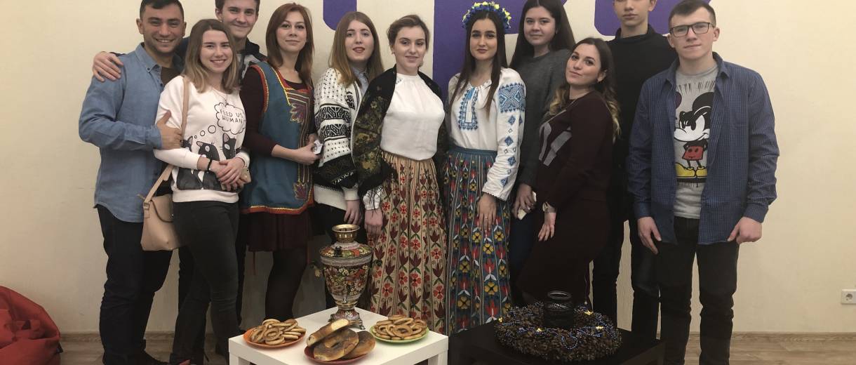 В Молодежном центре Днепра состоялся праздничный киновечер «Ночь перед Рождеством»