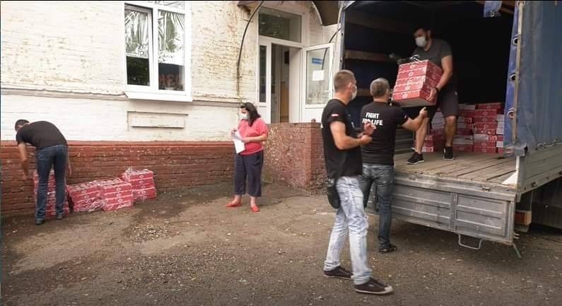 В Днепре в инфекционную больницу № 21 передали 330 кг шоколадных конфет