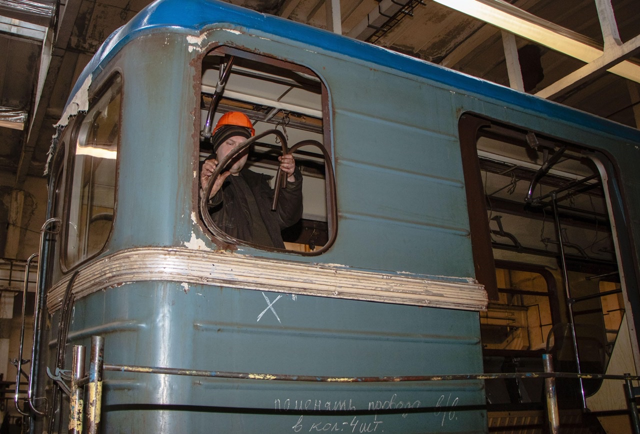 Метро в Днепре: как происходит ремонт вагонов
