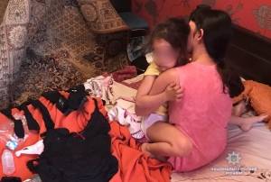 В суде начали допрос матери, которую обвиняют в съемке порно с собственной 4-летней дочерью