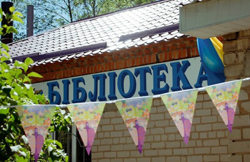 Скрин читательского билета и копию абонкарточки: мэр Днепра ответил поборникам городских библиотек