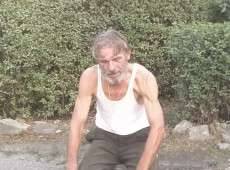 В Днепре обезвредили неадекватного мужчину. Он кидался на детей с ножом (ВИДЕО)