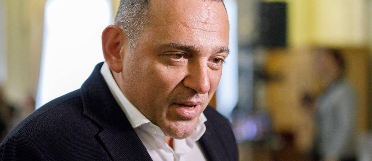Комиков не хватило, пришлось привлекать переобутых экс-«регионалов»: что «Слуги Народа» предлагают Днепру