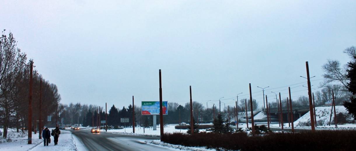 В Днепре показали, как строят контактную линию для троллейбусов на Солнечном: фото