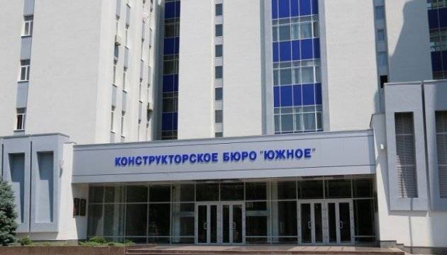 КБ «Південне» встановлює німецьке обладнання для розробки космічних апаратів (ВІДЕО)