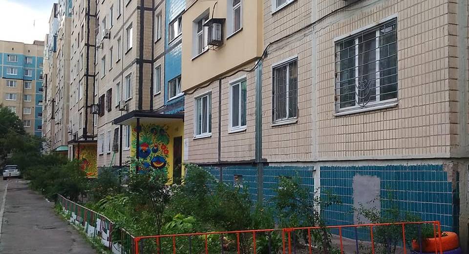 В Днепре на парусе подъезды украсили росписью (ФОТО)