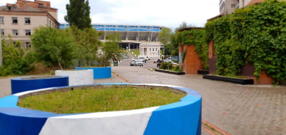 Фанати “Дніпра” відновлюють бульвар Кучеревського (ФОТО)