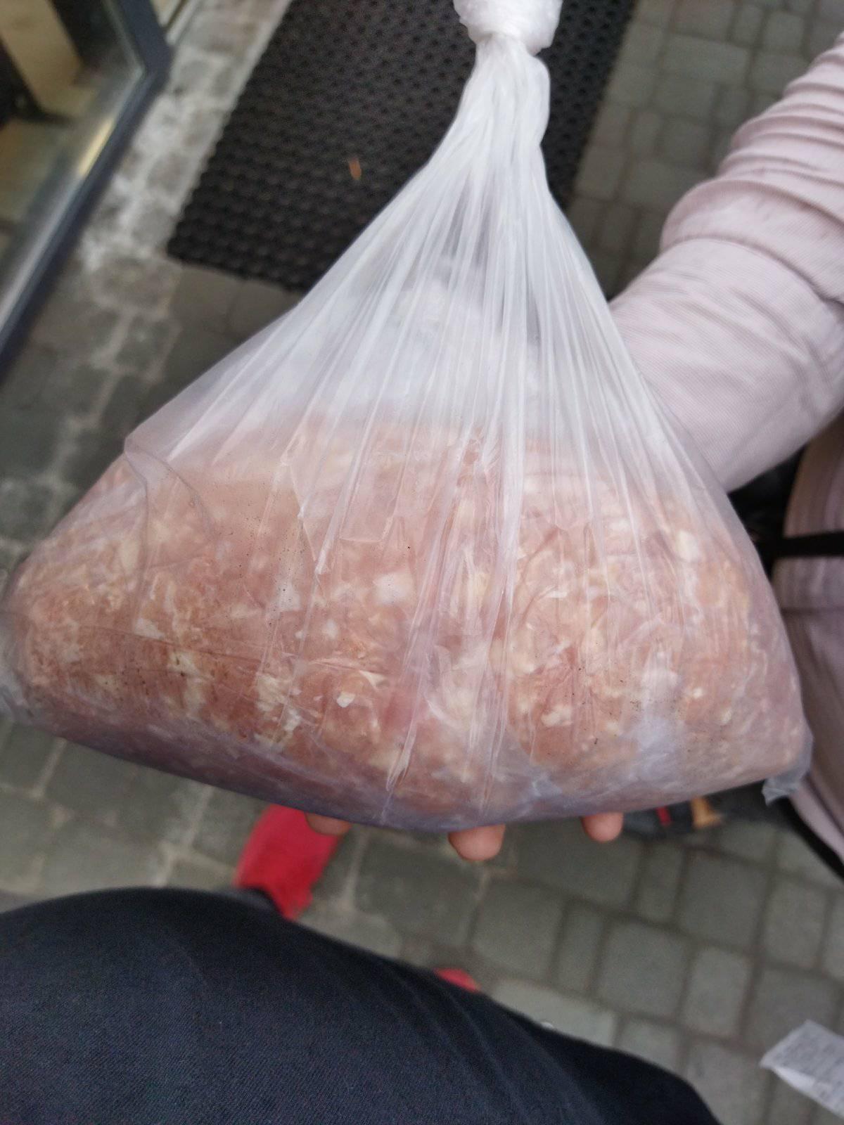 “Ребра в маринаде” вместо фарша посчитали покупательнице в Днепре: как обманывают в магазинах
