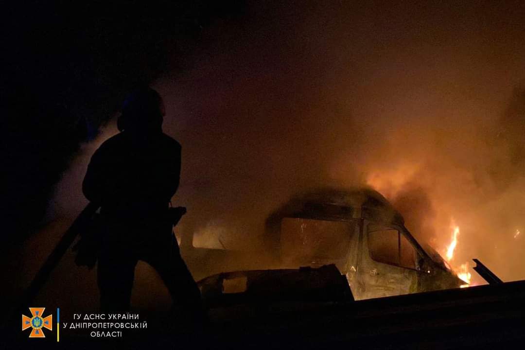 У Дніпрі горіли одразу три автівки