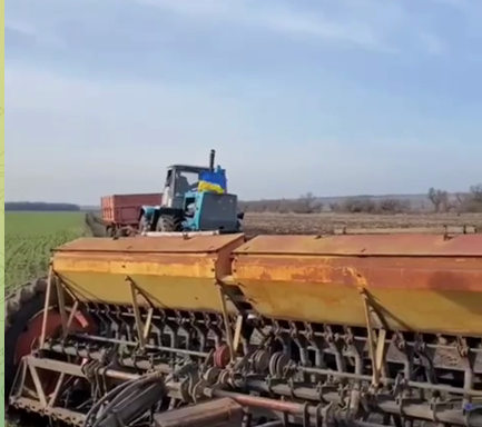 “А по-під горою козаки йдуть!”: фермери Павлоградщини працюють душевно (відео)