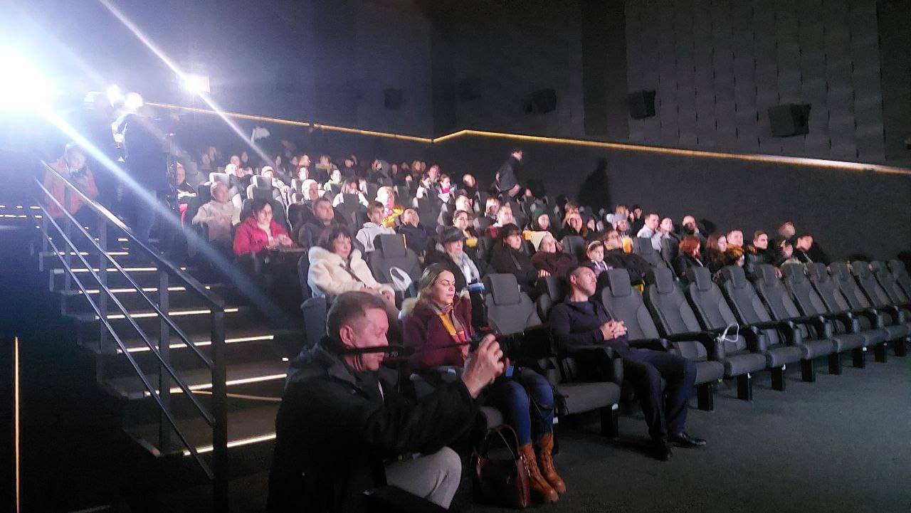 Відкривати очі і серця.У Дніпрі триває фестиваль патріотичного кіно «Наша земля». Ще можна встигнути