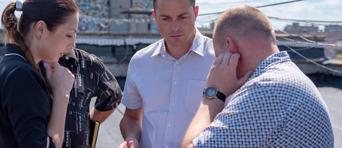 Мэр Каменского проверил, как выполняется капремонт крыш