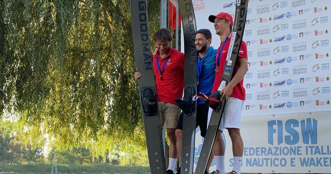 Спортсмен з Дніпра виборов три медалі на Чемпіонаті Європи-2022 з воднолижного спорту. Фото