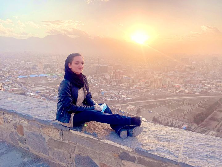 “Талибы придут за такими людьми, как я, и убьют”: смелая 29-летняя мэр афганского города Зарифа Гафари отказалась бежать из Афганистана