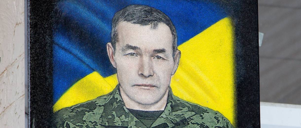 В днепровской школе № 40 открыли мемориальную доску в честь погибшего воина