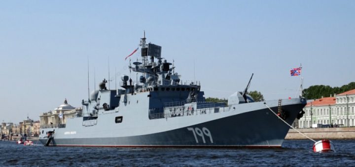 Біля Зміїного горить російський фрегат “Адмірал Макаров” – ЗМІ