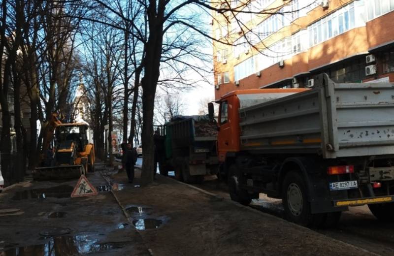 В Днепре затопило одну из центральных улиц: фото