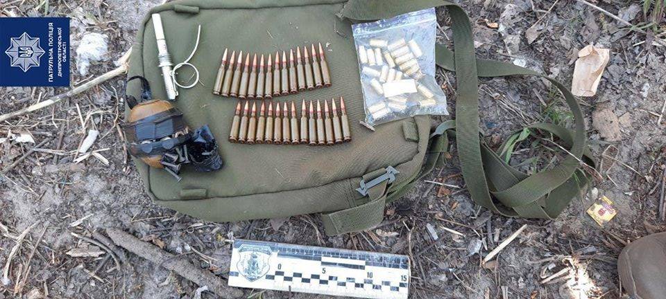 У Дніпрі у сміттєвому баку знайшли вибухівку (ФОТО)