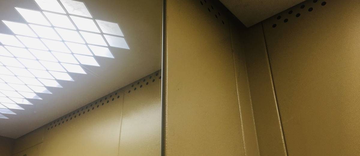 В Днепре для многодетных семей и пенсионеров установили новый лифт (ВИДЕО)