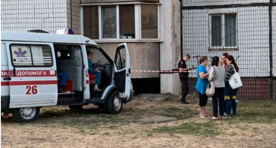 В Днепре женщина выпала с балкона