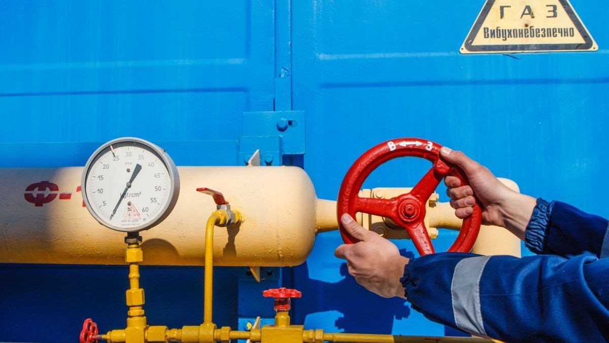 Полный беспредел: в Днепре газовщики уже полгода держат людей без газа (ВИДЕО)