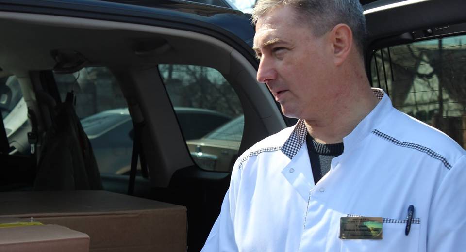 До Дніпровської інфекційної лікарні № 21 один з благодійних фондів передав медичне обладнання (ВІДЕО)